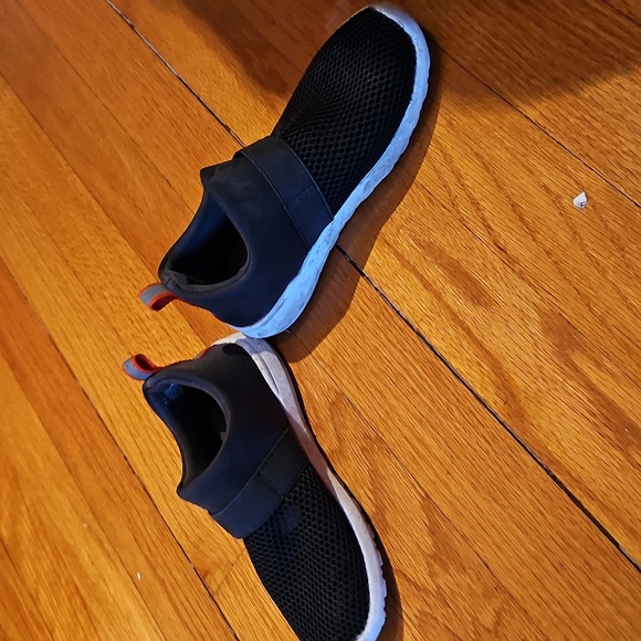 Kids Sz 11 Water Shoes, Mesh Toe, Thick Sole, Velcro - Picture 8 of 14